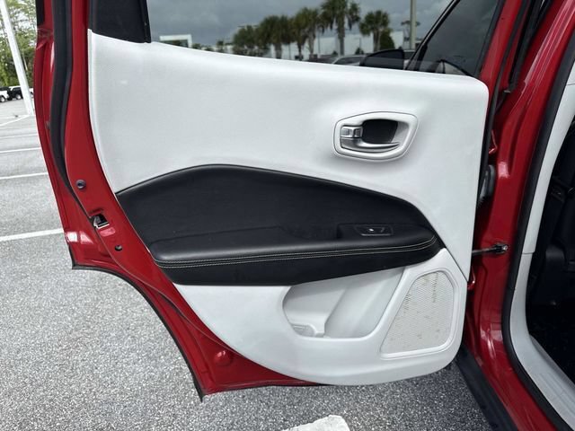 Used 2020 Jeep Compass Latitude FWD image 9