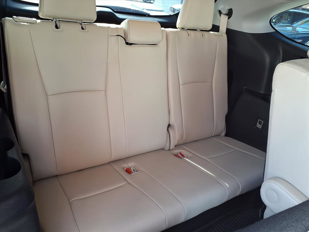 Used 2020 Toyota Highlander XLE image 16
