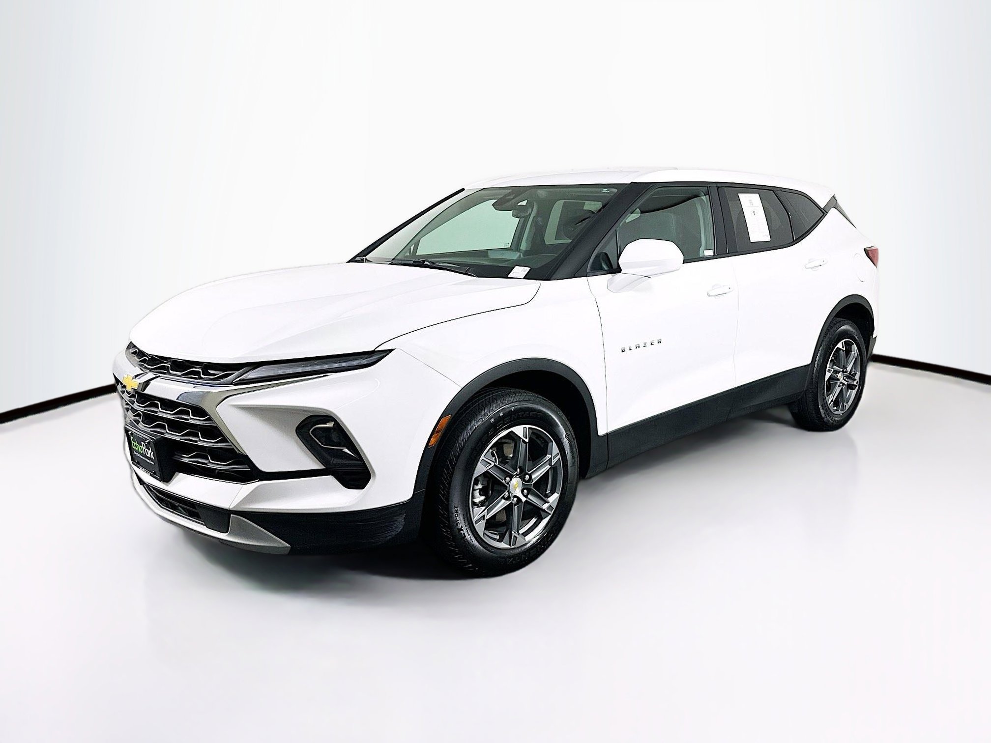Used 2025 Chevrolet Blazer LT FWD image 3