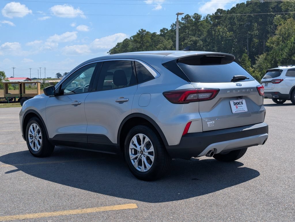 Used 2023 Ford Escape Active w/ Tech Pack #1 FWD image 3