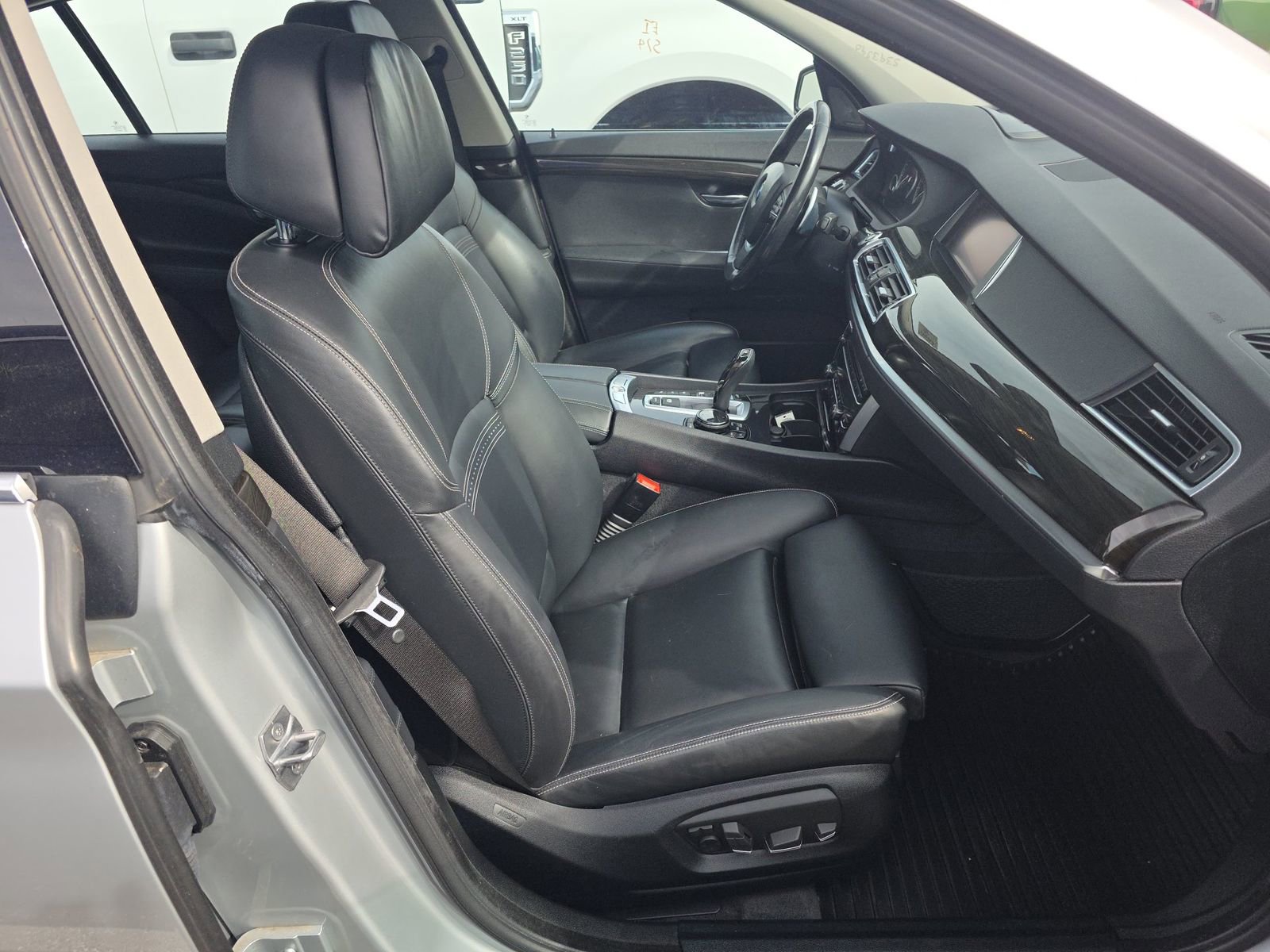 Used 2017 BMW 550i Gran Turismo xDrive w/ Executive Package AWD/4WD image 15