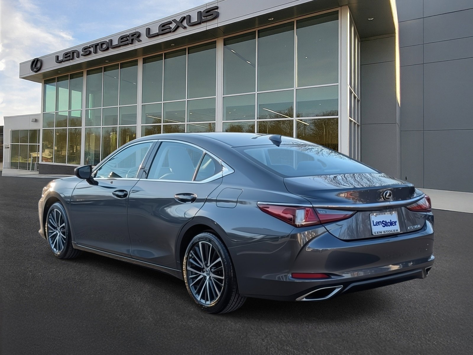 Certified 2022 Lexus ES 350 w/ Premium Package image 5