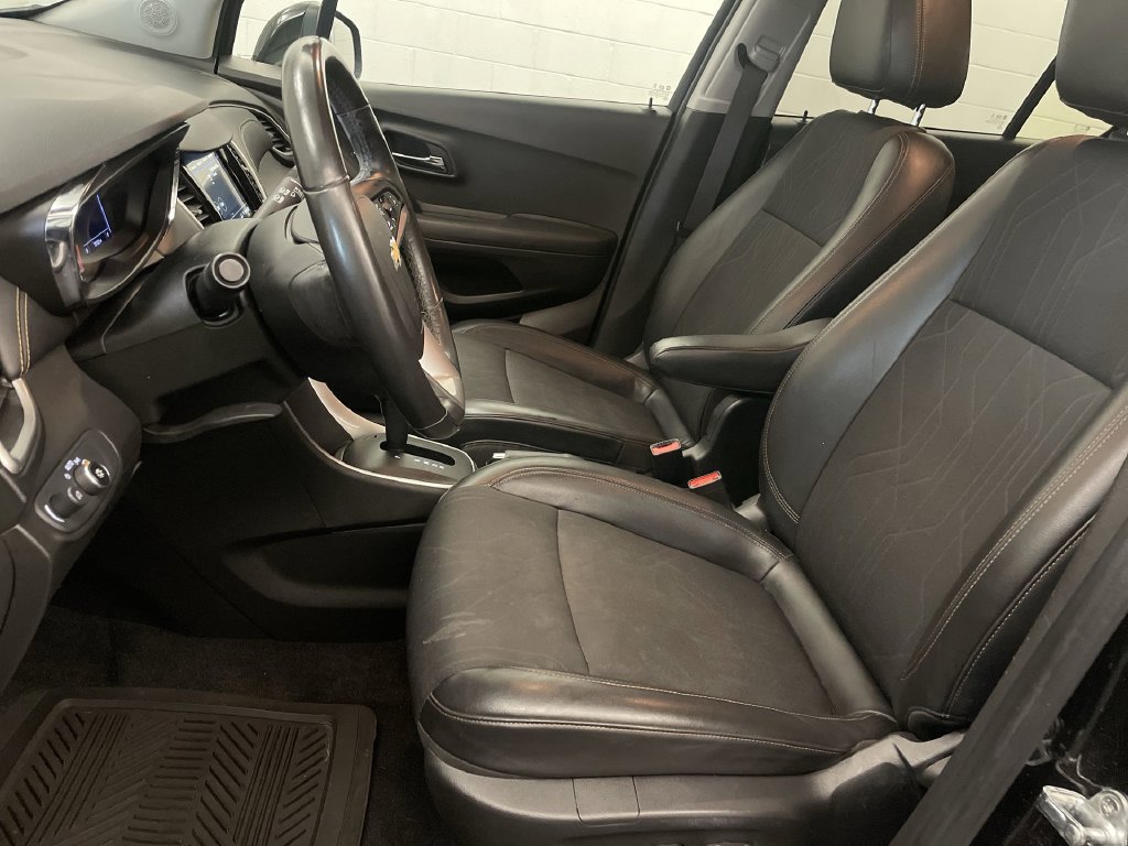 Used 2019 Chevrolet Trax LT w/ LT Convenience Package FWD image 12