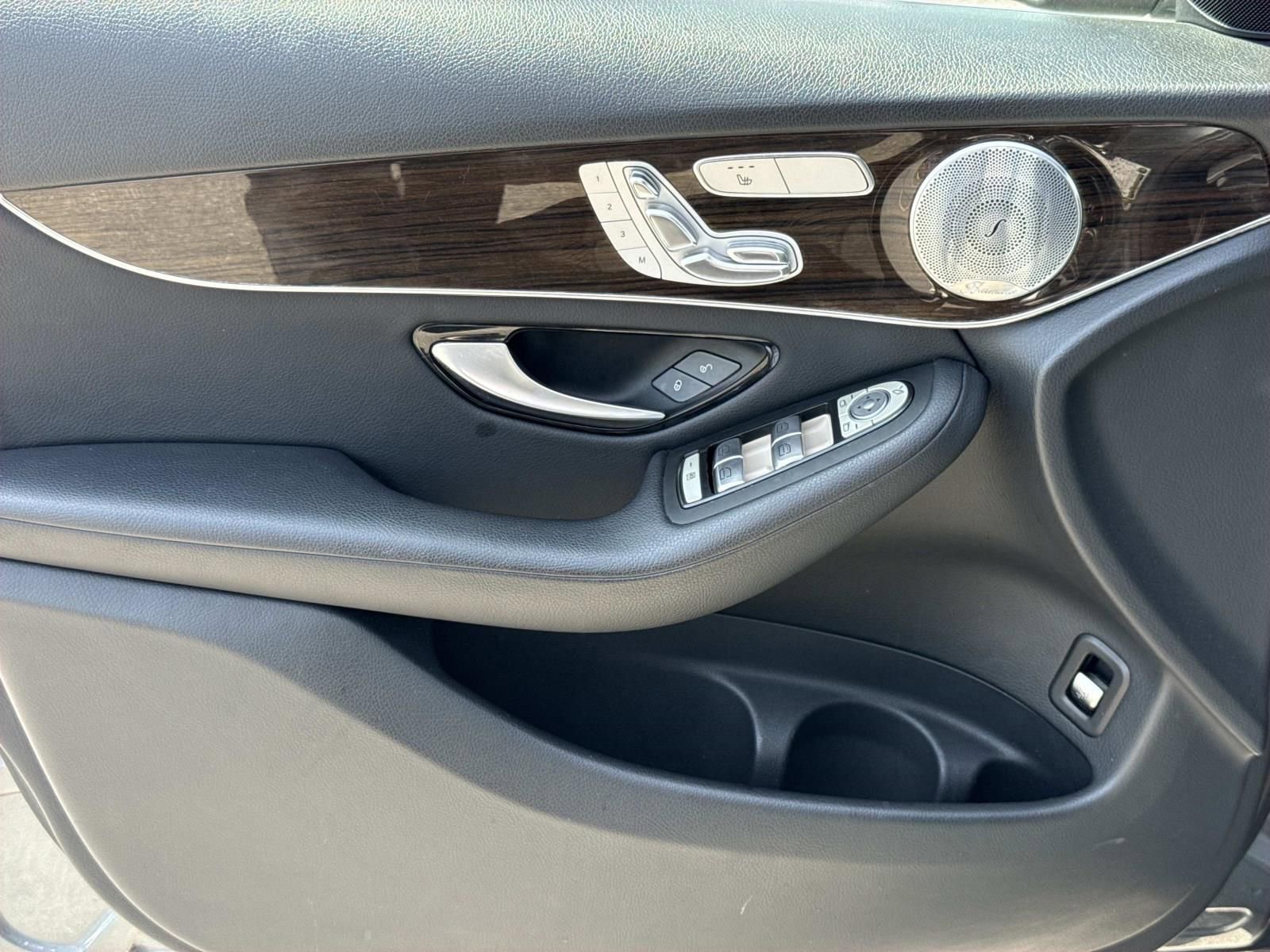 Used 2017 Mercedes-Benz GLC 300 4MATIC image 23