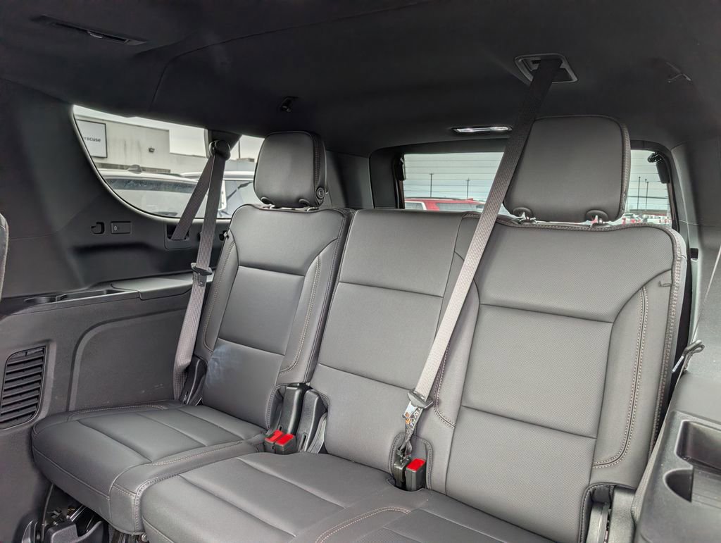 Used 2025 Chevrolet Suburban High Country AWD/4WD image 11