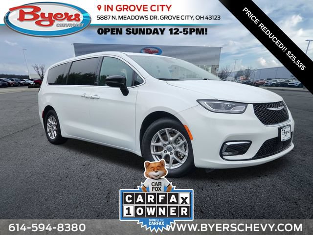 Used 2025 Chrysler Pacifica Select
