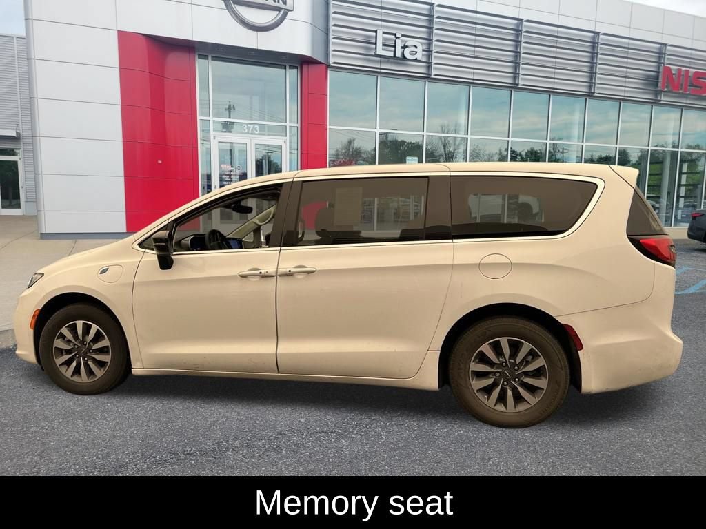 Used 2024 Chrysler Pacifica Limited FWD image 10