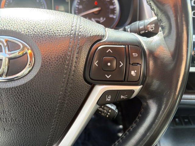 Used 2017 Toyota Highlander XLE image 16