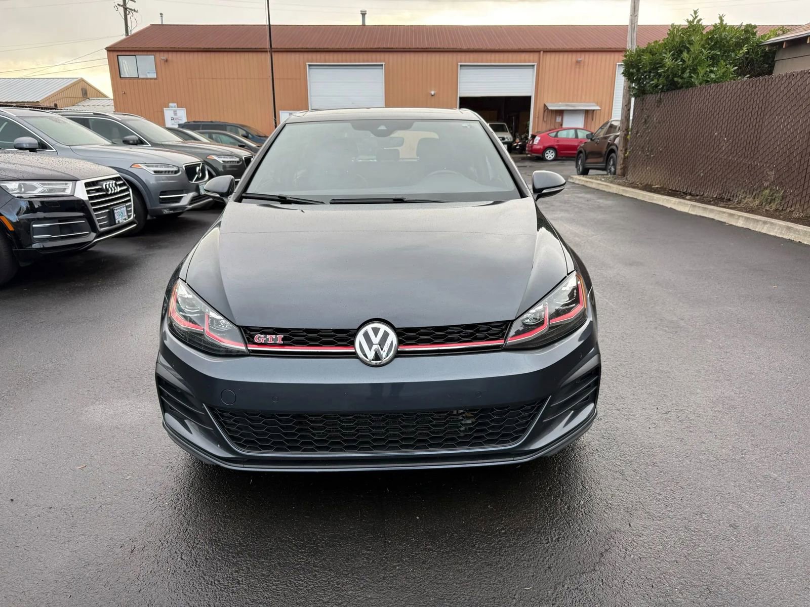 Used 2019 Volkswagen Golf 4-Door image 2