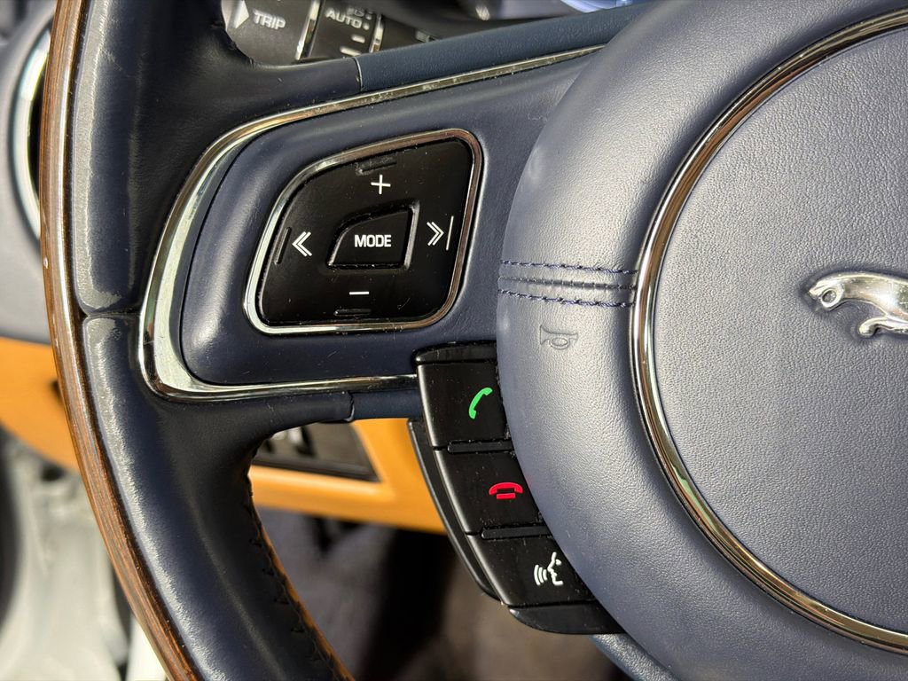 Used 2012 Jaguar XJ L image 27