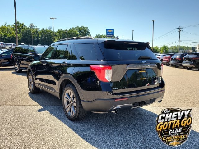 Used 2022 Ford Explorer XLT w/ Equipment Group 202A AWD/4WD image 3
