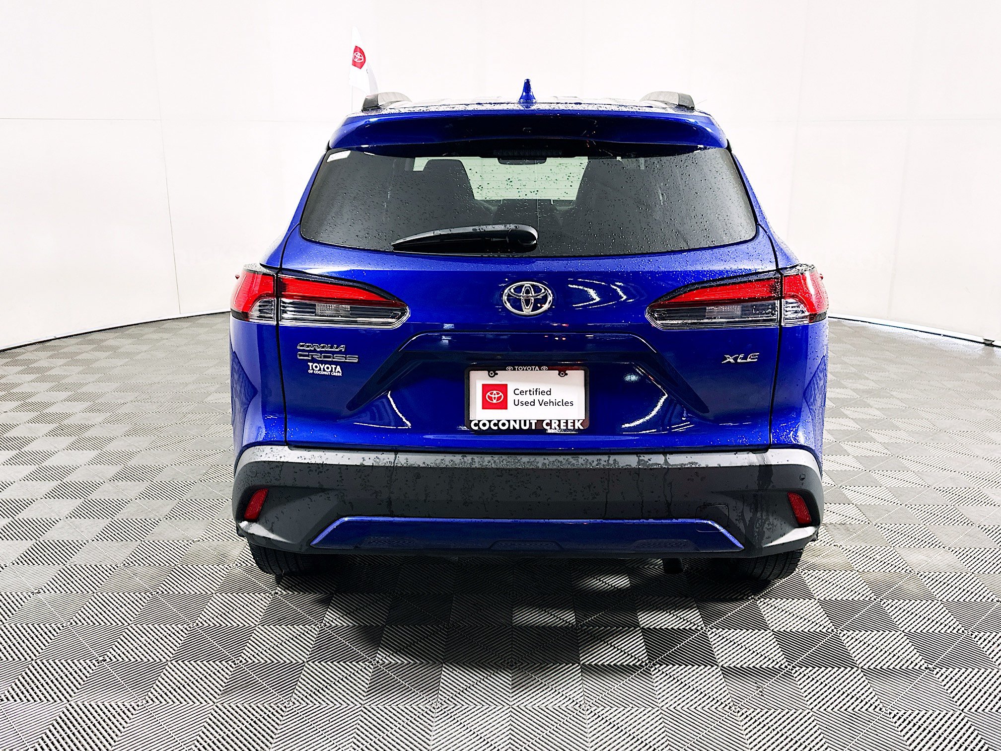 Used 2023 Toyota Corolla Cross XLE w/ Convenience Package FWD image 4