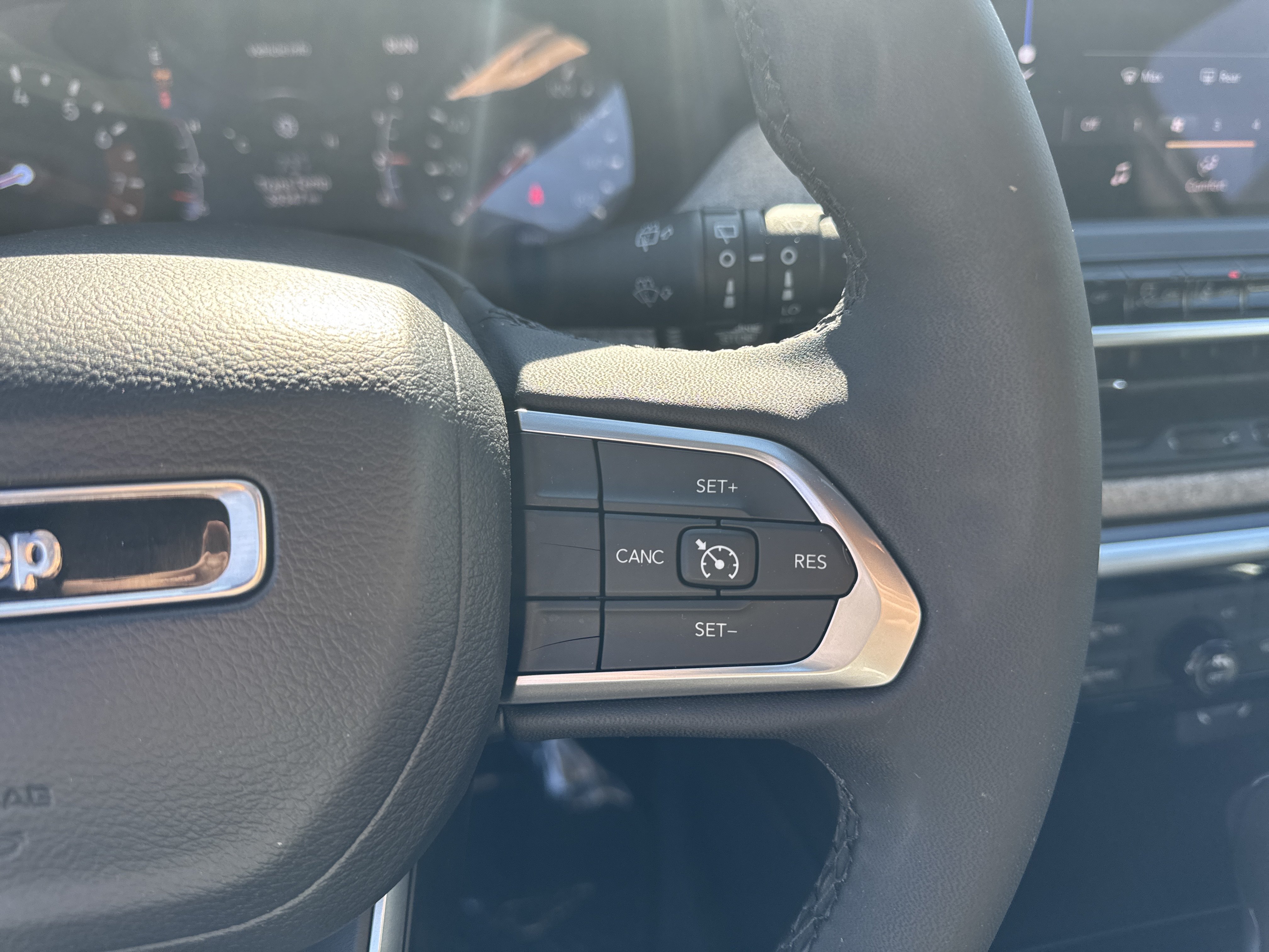 Used 2023 Jeep Compass Latitude AWD/4WD image 21