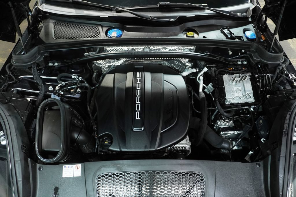 Used 2021 Porsche Macan AWD/4WD image 9