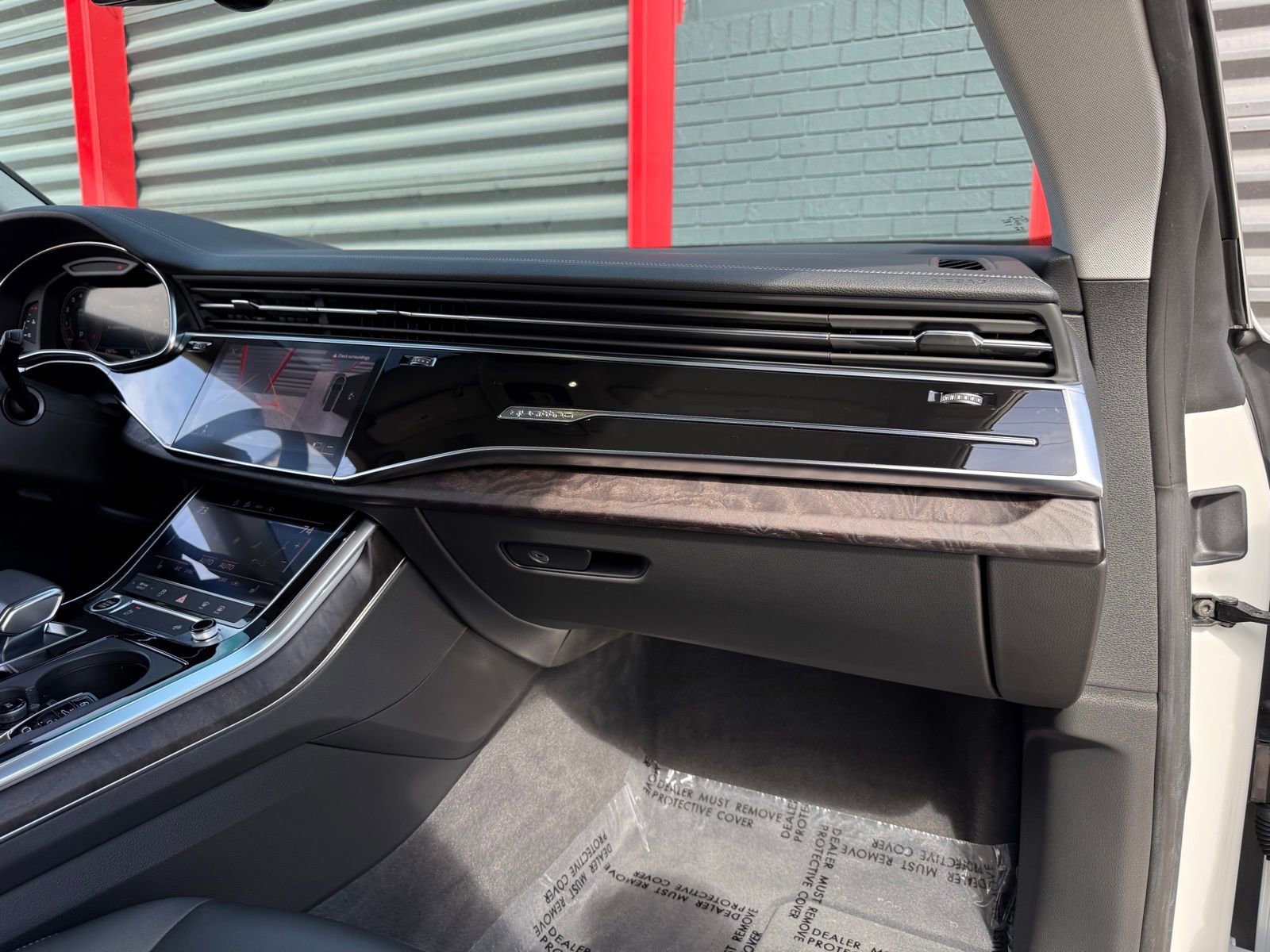 Used 2023 Audi Q8 Premium image 17