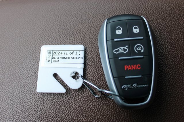 Used 2024 Alfa Romeo Stelvio Ti image 31