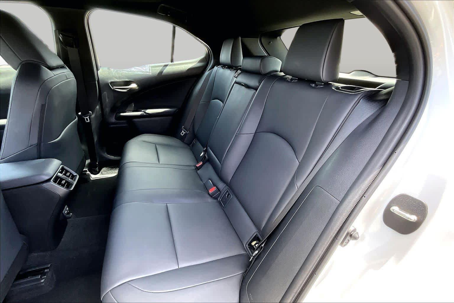 Used 2025 Lexus UX 300h FWD image 18
