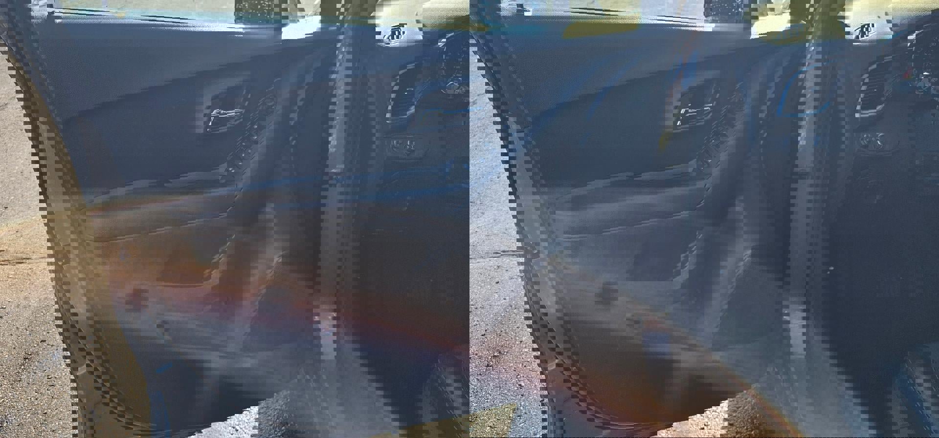 Used 2022 Chevrolet Trax LT w/ Sport Edition image 9