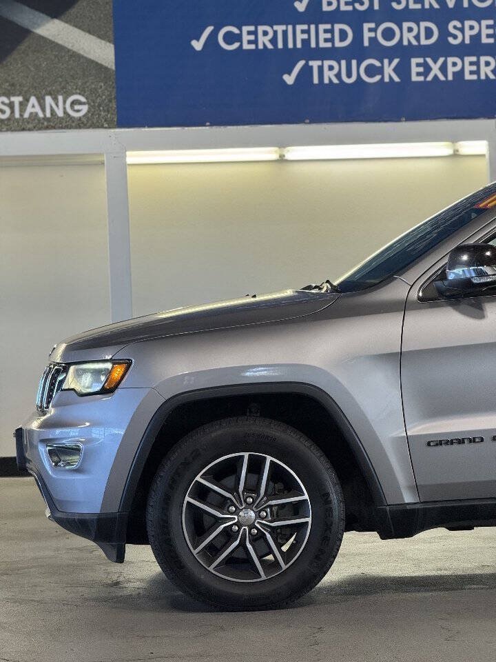 Used 2017 Jeep Grand Cherokee Limited w/ Luxury Group II AWD/4WD image 14