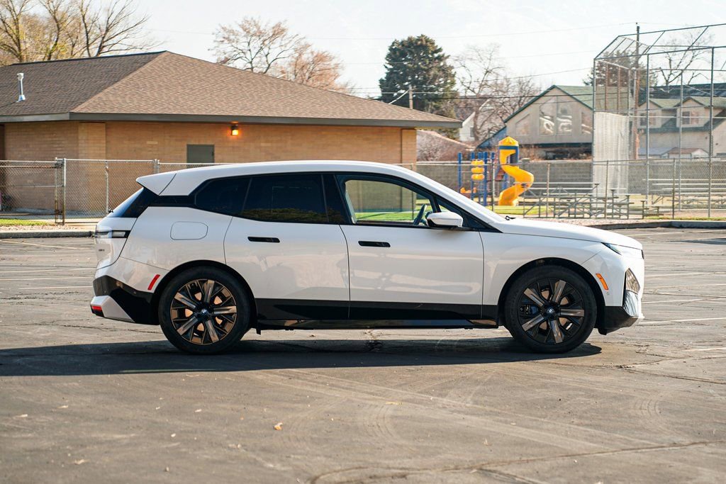 Used 2025 BMW iX xDrive50 w/ Premium Package image 4