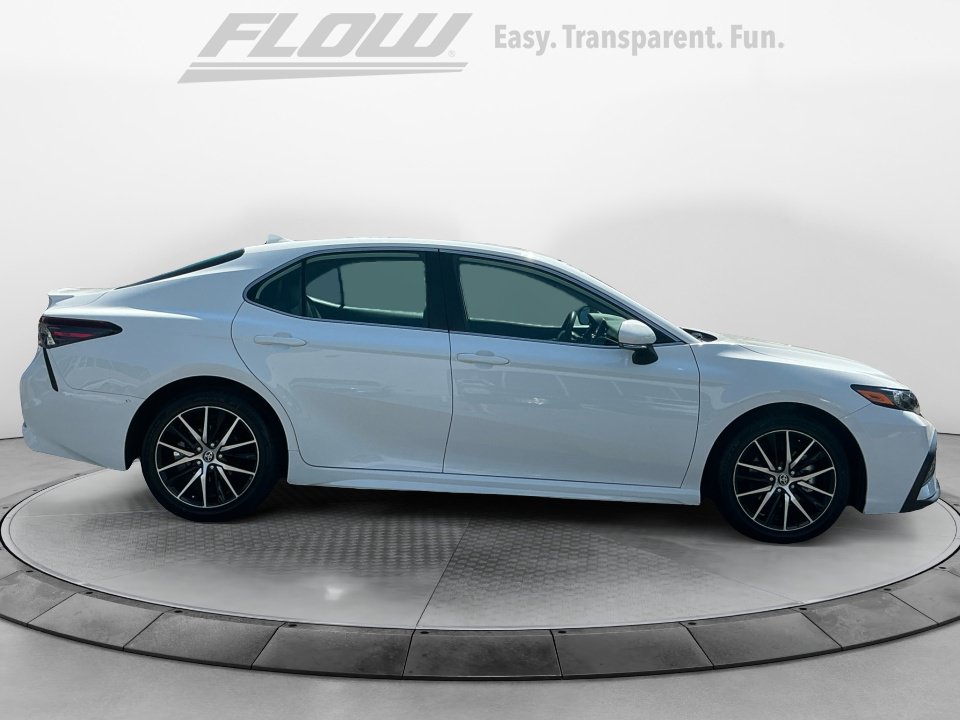 Used 2023 Toyota Camry SE FWD image 10
