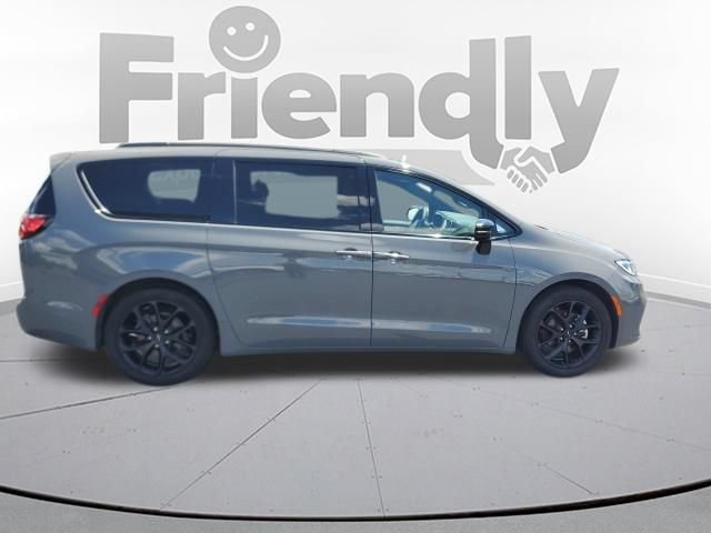 Used 2025 Chrysler Pacifica Limited FWD image 6