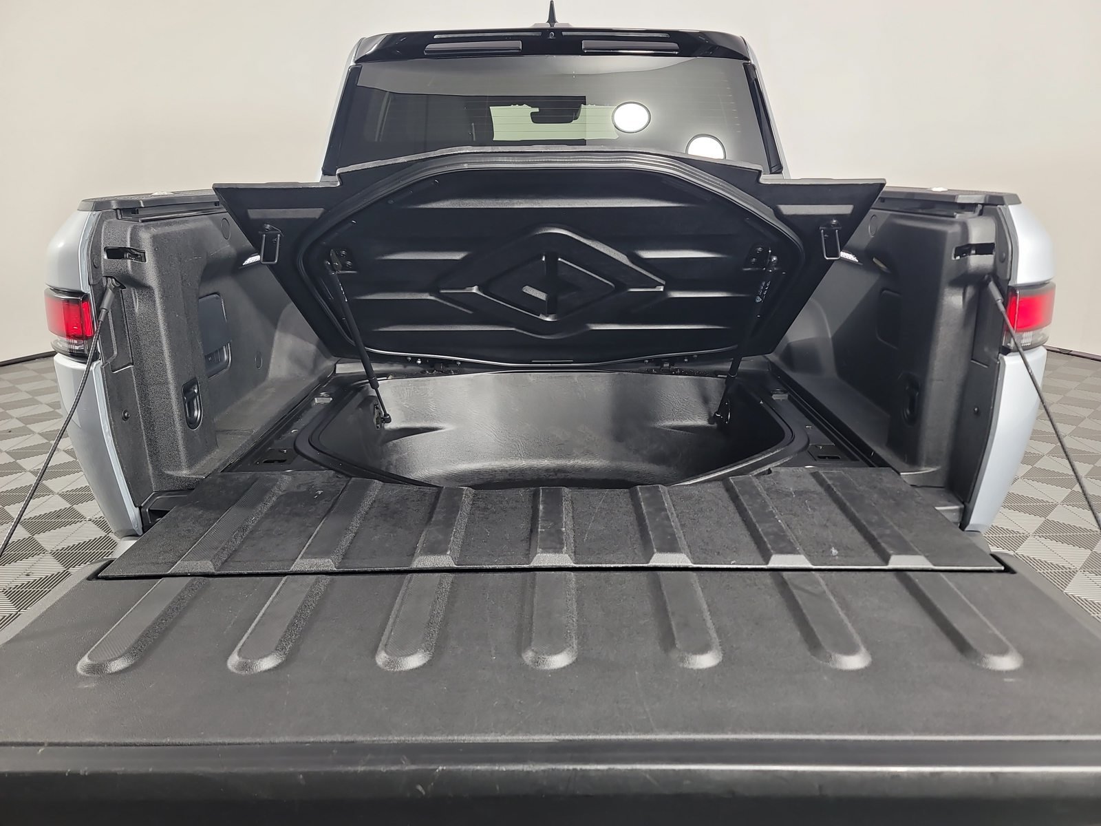 Used 2023 Rivian R1T Adventure Dual AWD/4WD image 15