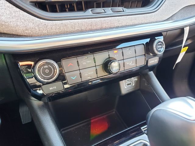 Certified 2024 Jeep Compass Latitude image 11