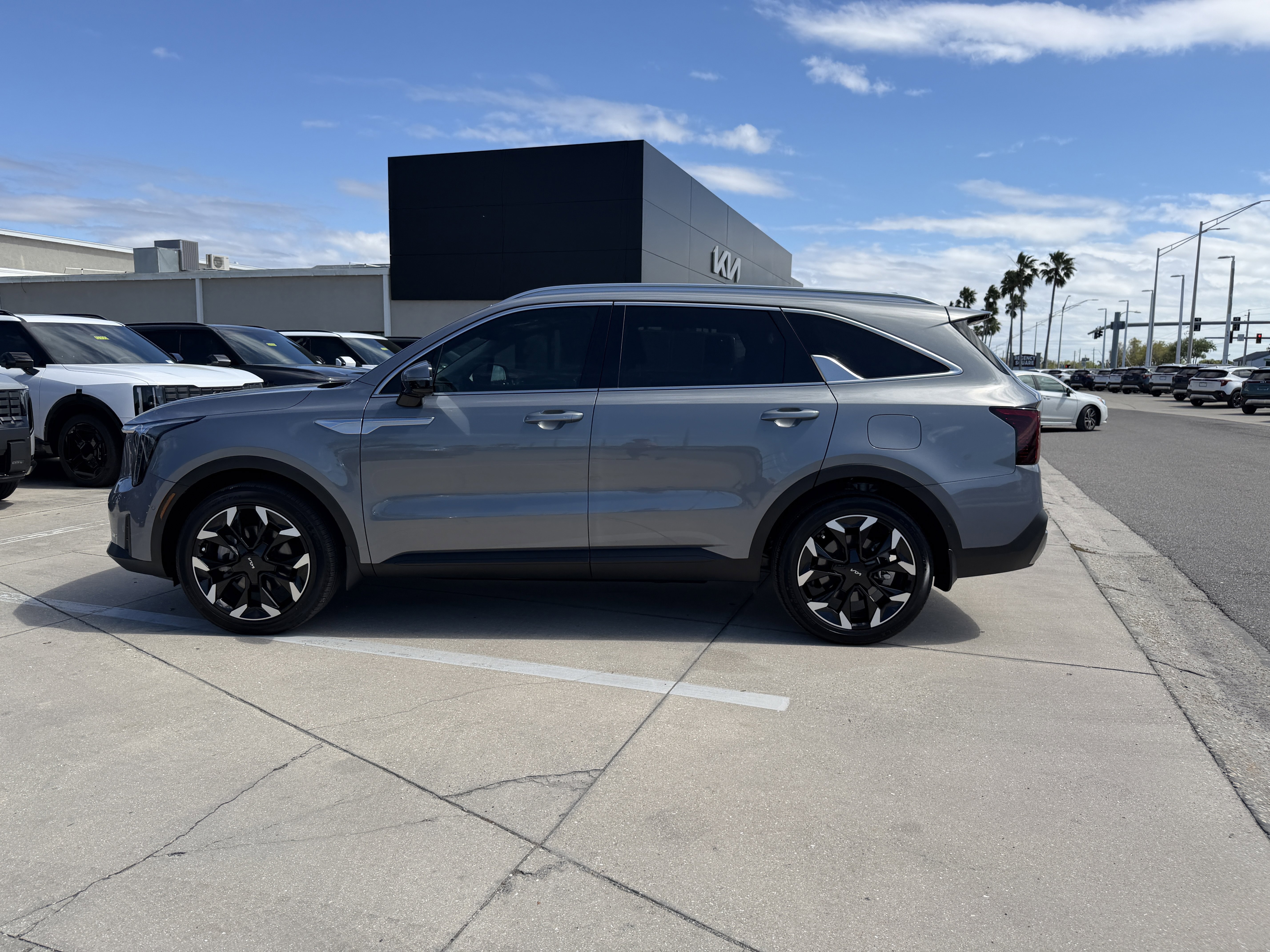 Used 2025 Kia Sorento SX image 7