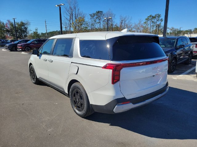 New 2026 Kia Carnival FWD image 3
