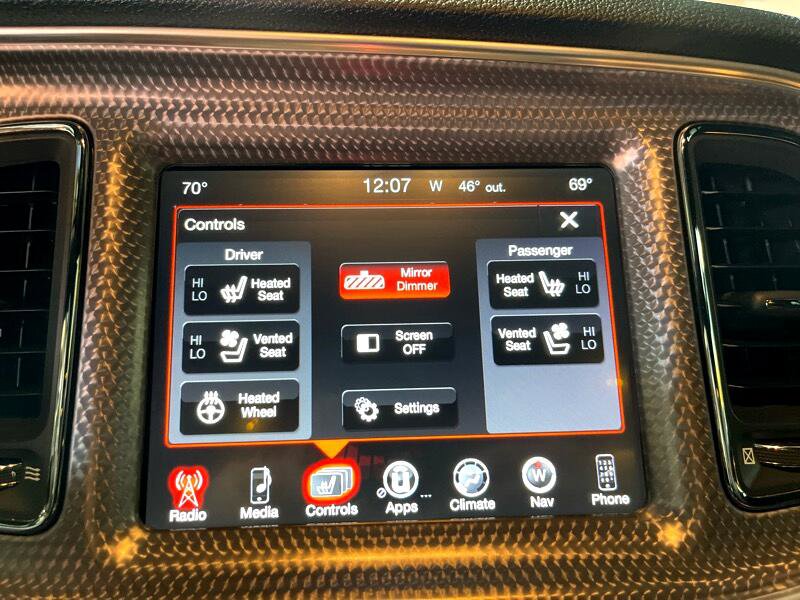 Used 2015 Dodge Challenger SRT Hellcat image 39