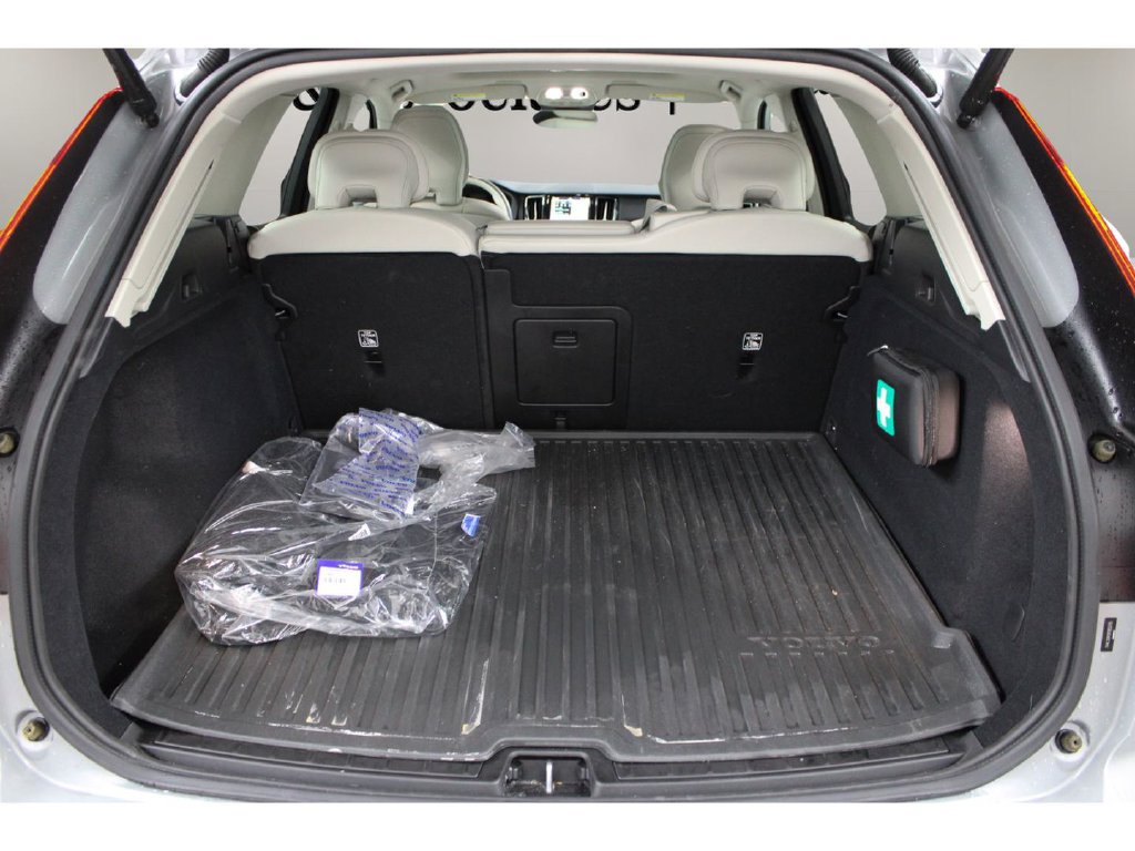 Used 2024 Volvo XC60 B5 Core w/ Protection Package Premier AWD/4WD image 29