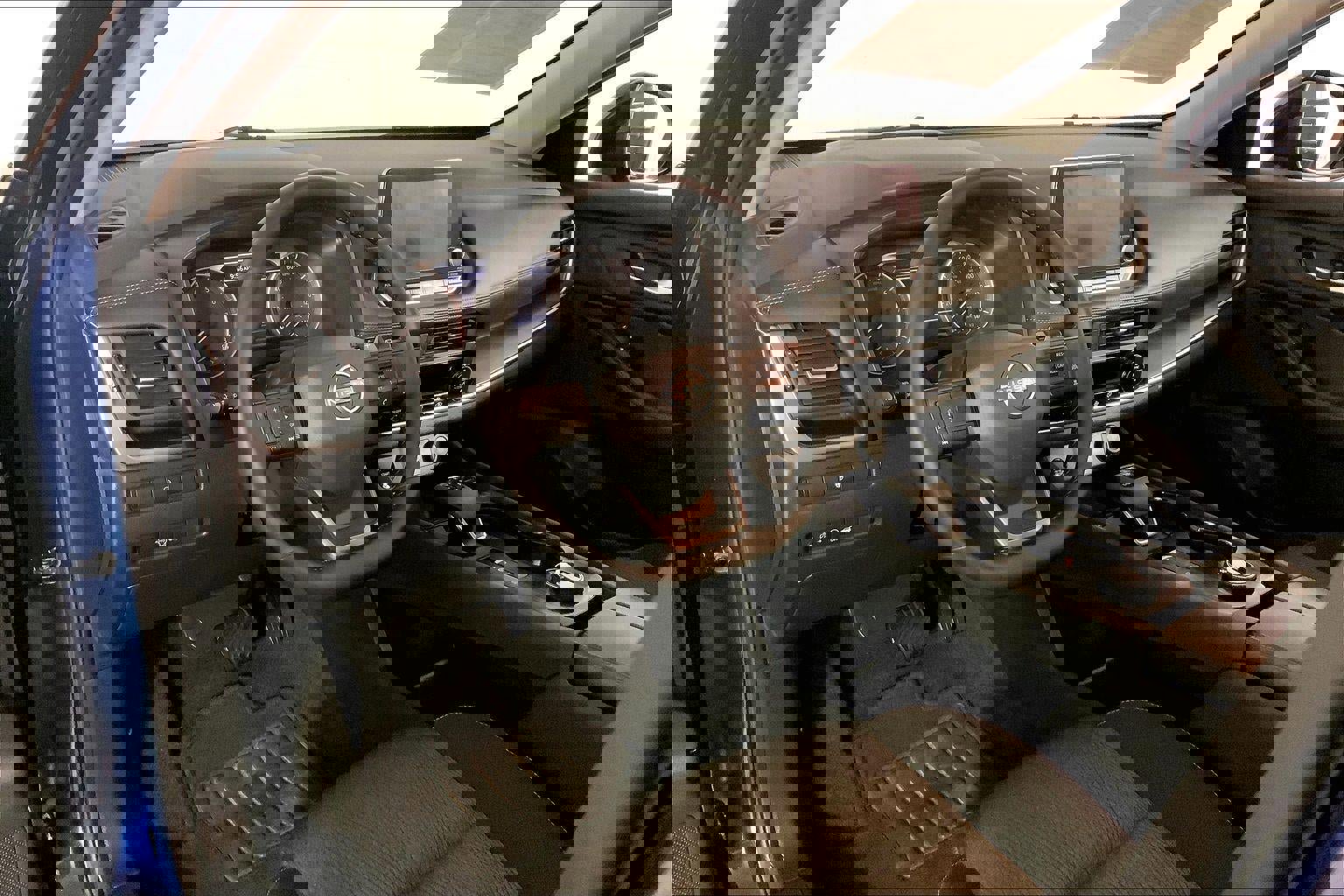 Used 2025 Nissan Rogue SV image 14