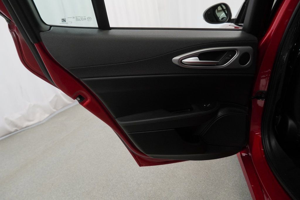 Used 2024 Alfa Romeo Giulia Veloce image 41