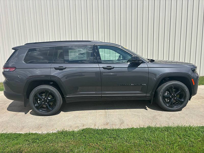 New 2026 Jeep Grand Cherokee L Limited w/ Limited Altitude Package AWD/4WD image 2