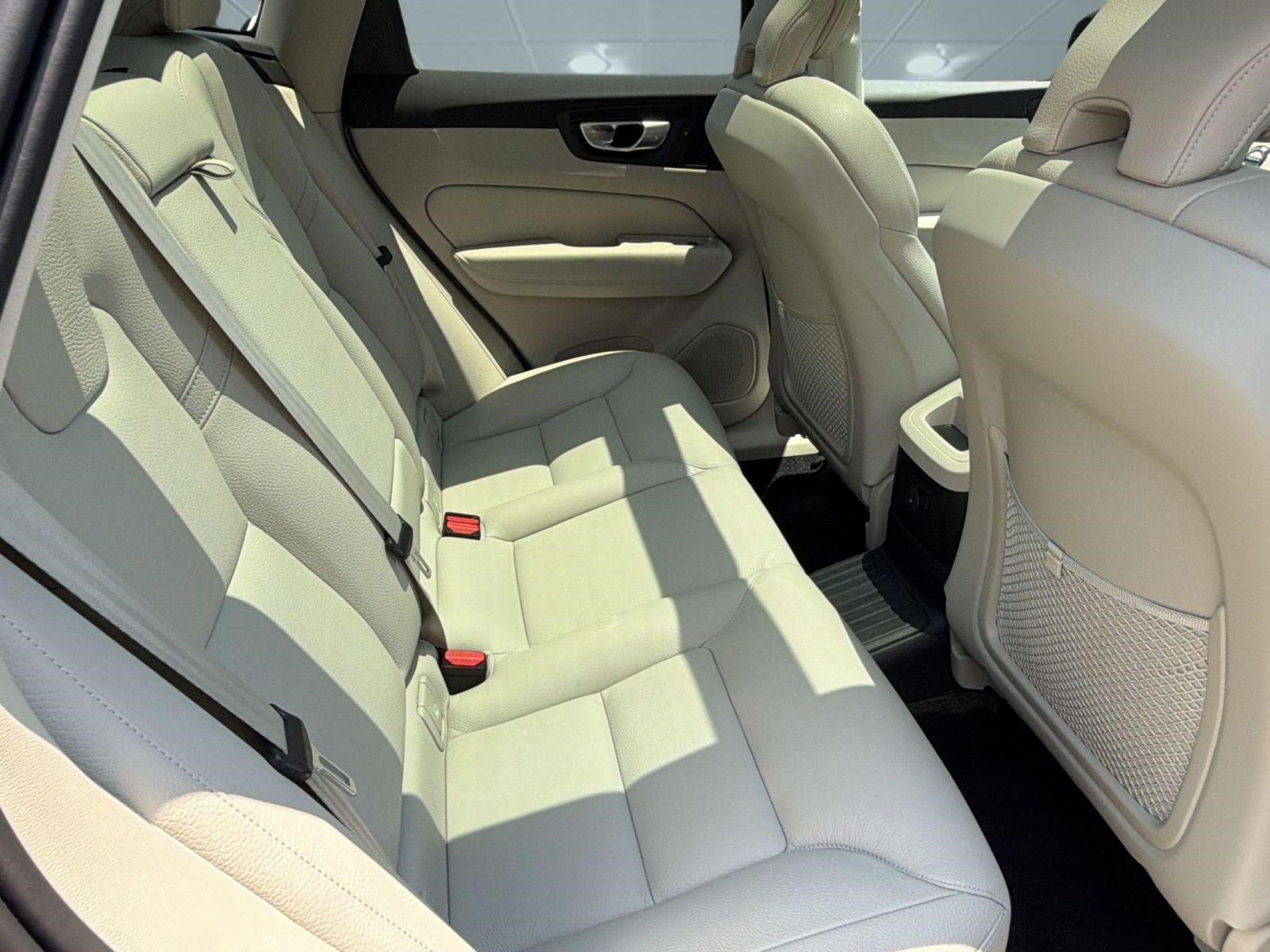 Certified 2024 Volvo XC60 T8 Plus w/ Climate Package AWD/4WD image 29