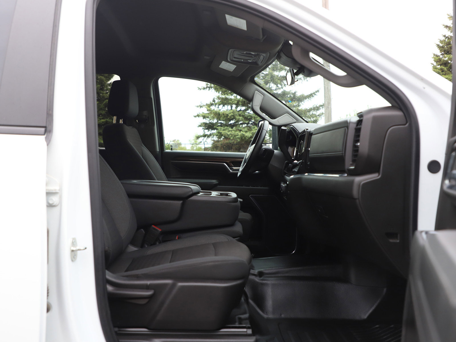 Used 2024 Chevrolet Silverado 2500 LT AWD/4WD image 11