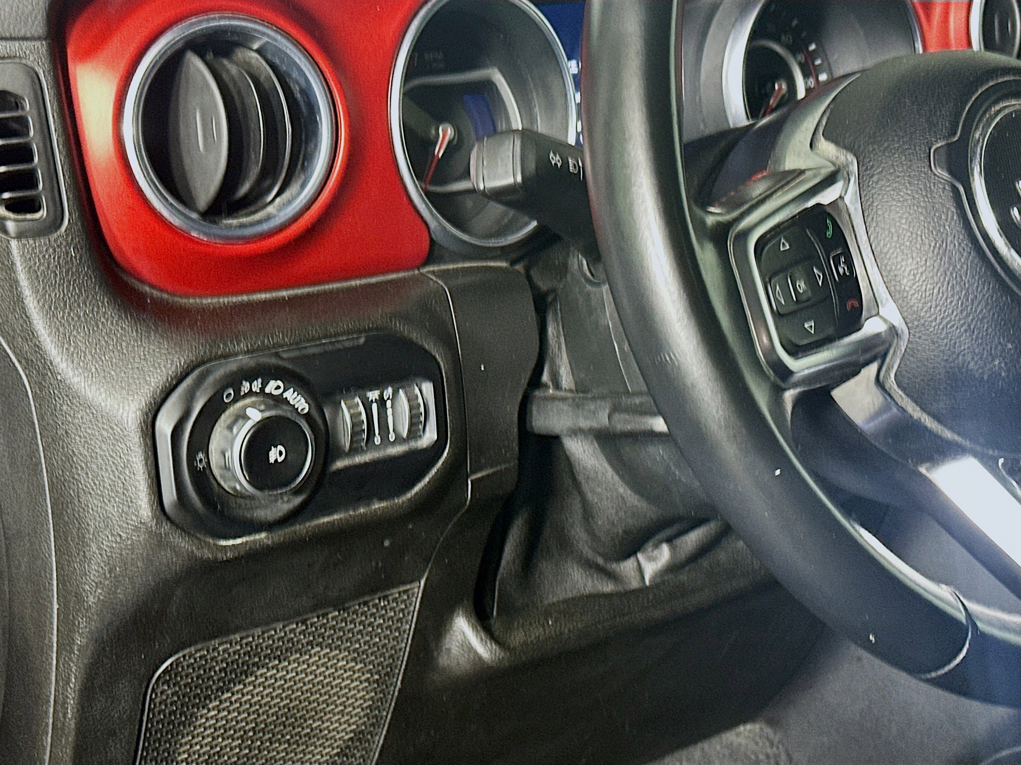 Used 2018 Jeep Wrangler Unlimited Rubicon AWD/4WD image 16