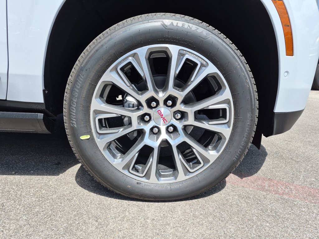 New 2026 GMC Yukon Denali w/ Denali Reserve Package AWD/4WD image 13