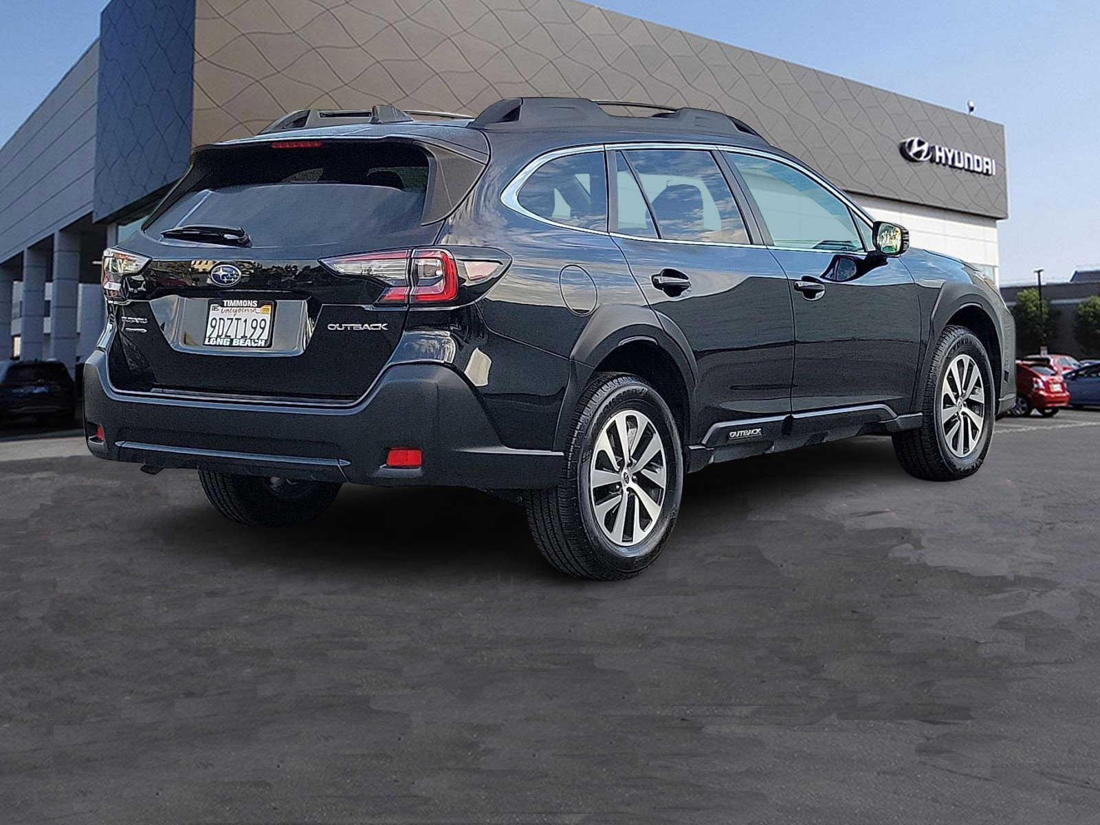 Used 2023 Subaru Outback Premium image 2