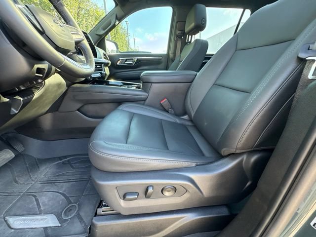 Used 2025 Chevrolet Tahoe Z71 w/ Comfort Package AWD/4WD image 11