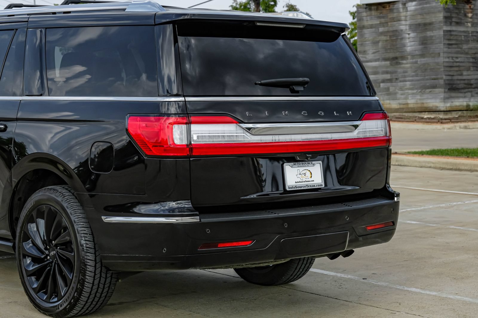 Used 2020 Lincoln Navigator L Reserve w/ Equipment Group 208A Reserve AWD/4WD image 14