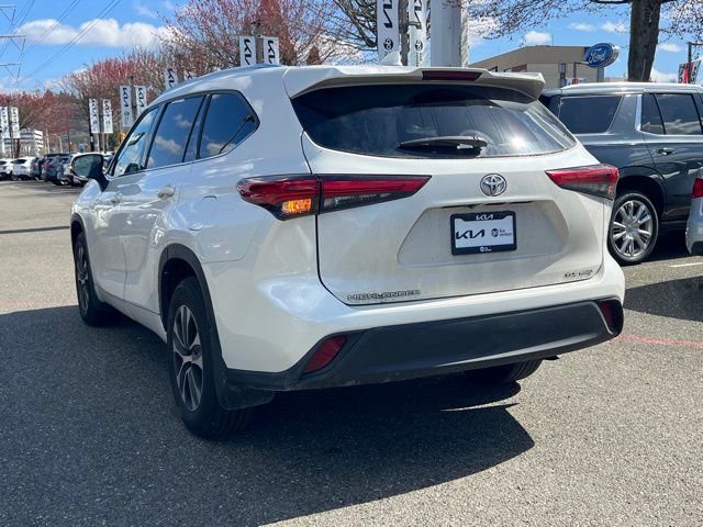 Used 2021 Toyota Highlander XLE image 11