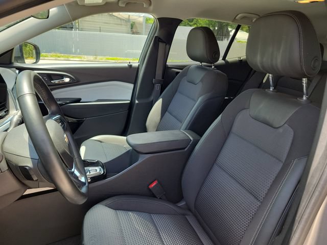 Certified 2025 Chevrolet Trax LT w/ LT Convenience Package FWD image 16
