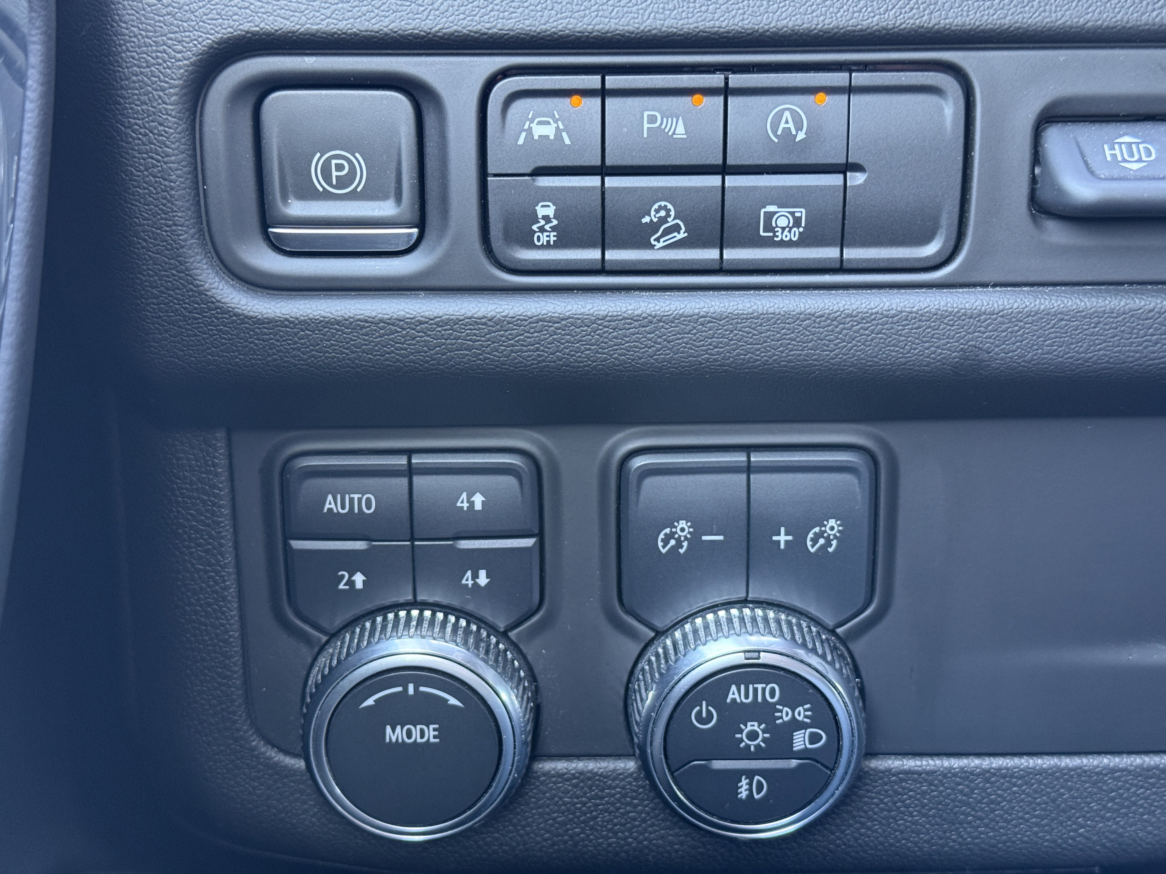 Used 2023 GMC Yukon AT4 w/ AT4 Premium Package image 40