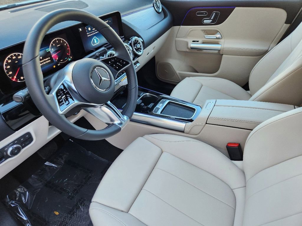 Used 2025 Mercedes-Benz GLA 250 4MATIC image 11