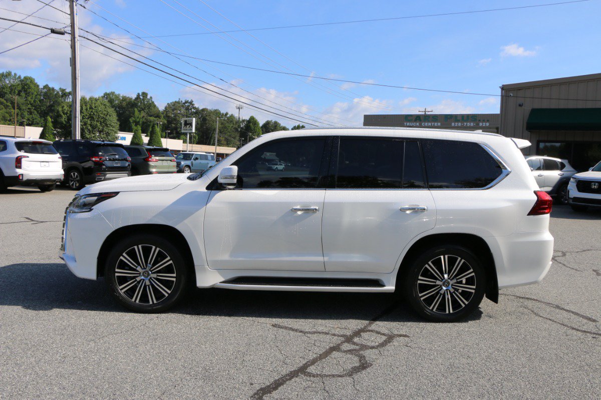 Used 2021 Lexus LX 570 4WD w/ Luxury Package image 2