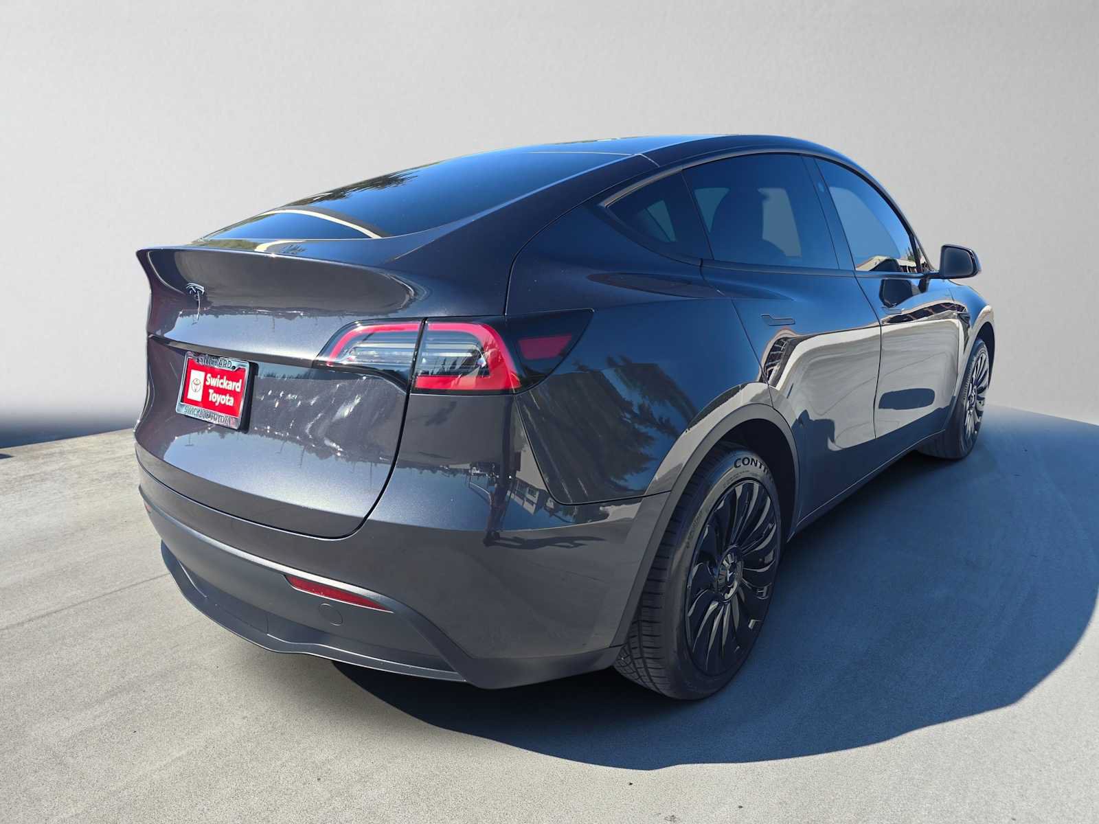 Used 2025 Tesla Model Y Long Range RWD image 3