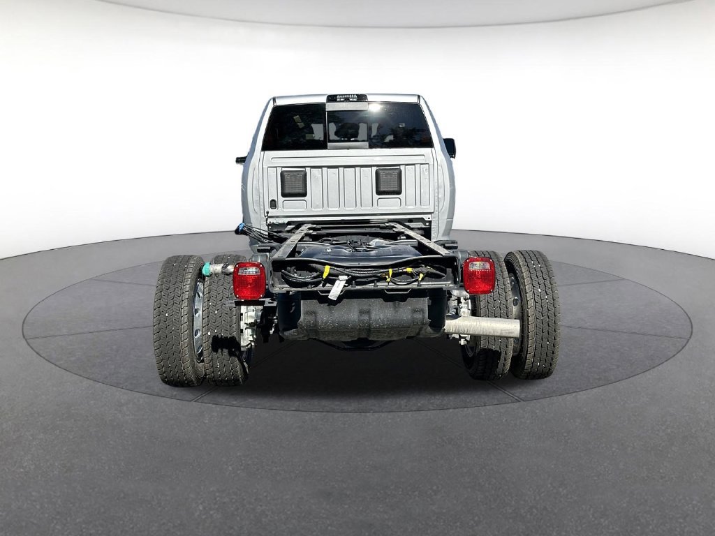 New 2026 RAM 4500 4x4 Crew Cab DRW image 4