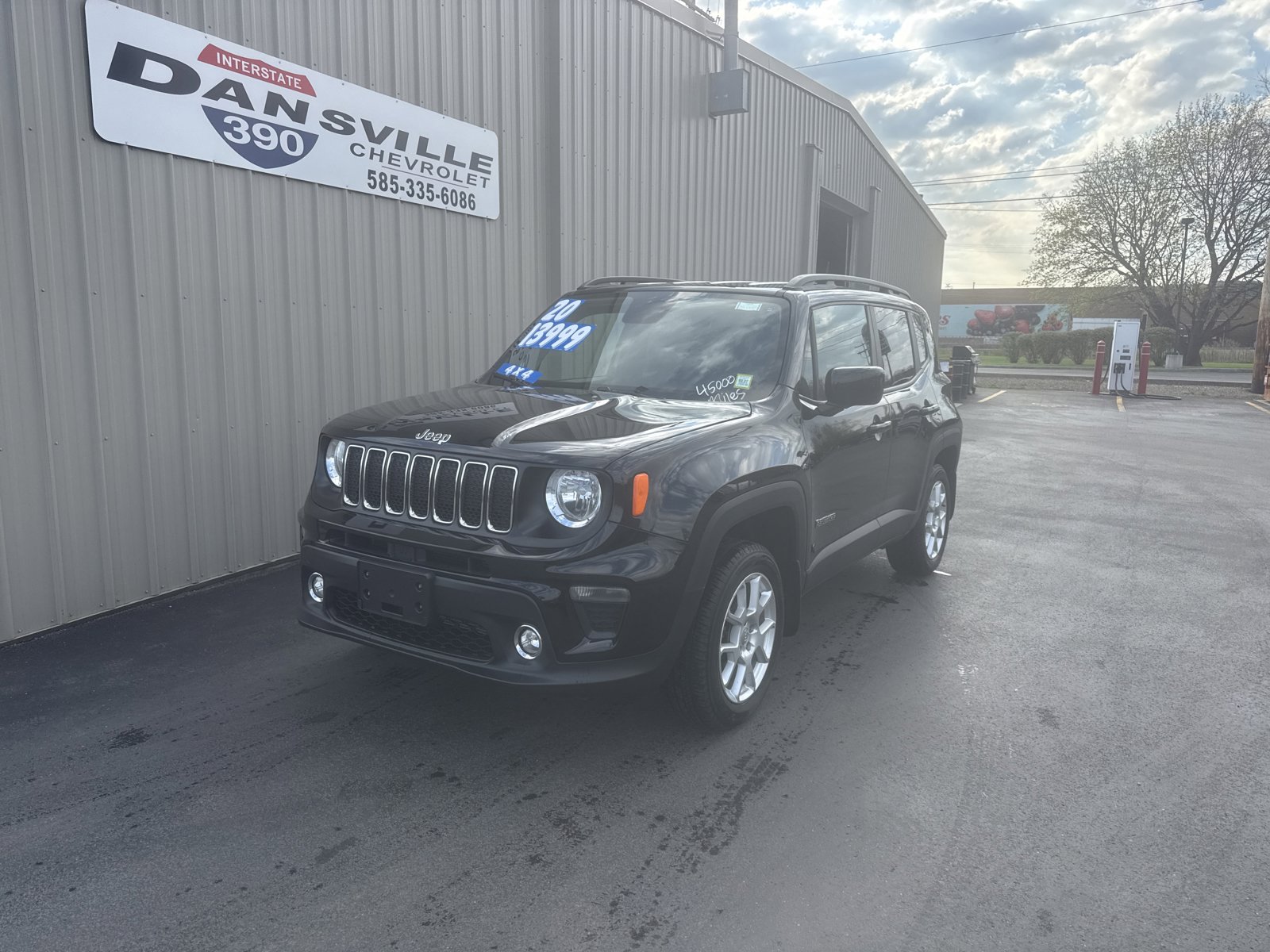 Used 2020 Jeep Renegade Latitude AWD/4WD image 4